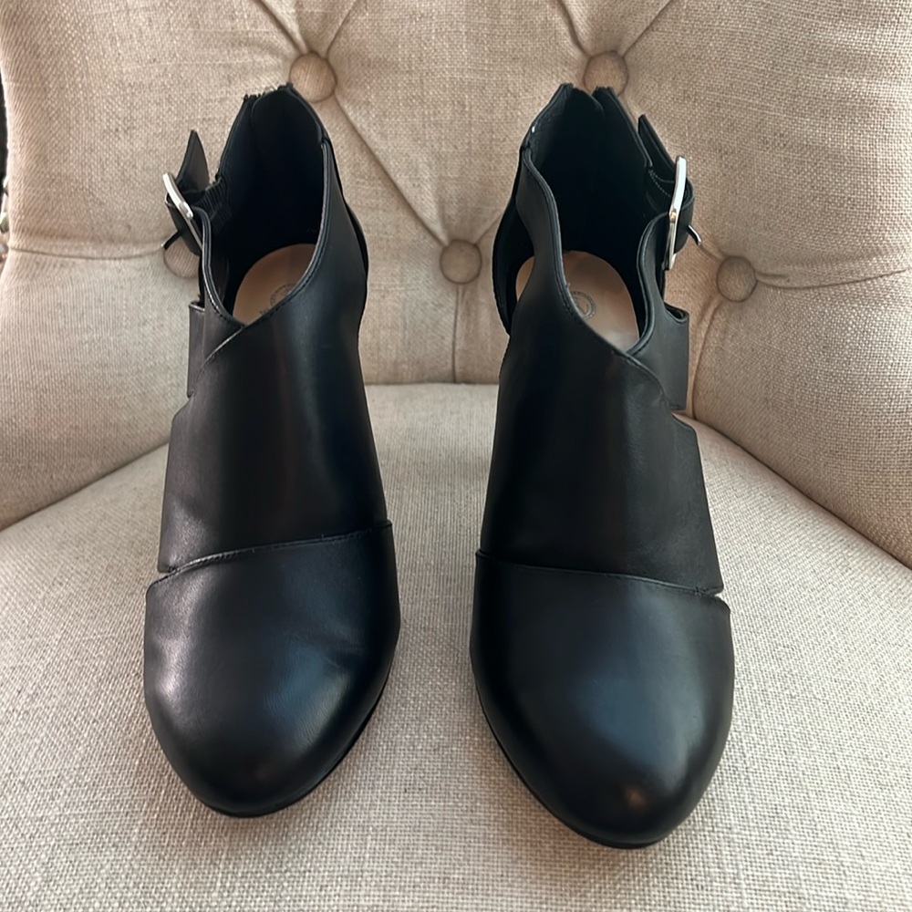Bella Vita Black Heels